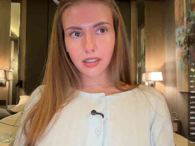 VikkiExtraCheese's chat room