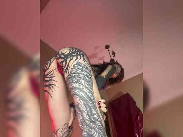 LINA69FEMDOM's chat room