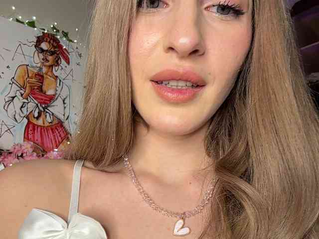 VictoriaBix's chat room