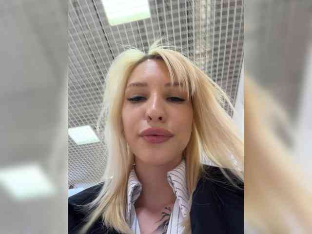 Cristi-Candy's chat room