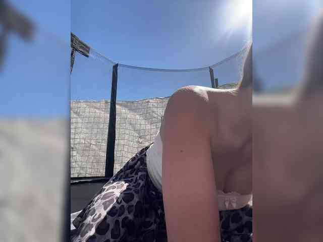 -_-_--------'s chat room