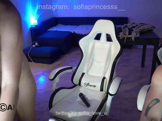 uniquesofia's chat room