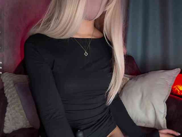 PinkFoxya's chat room