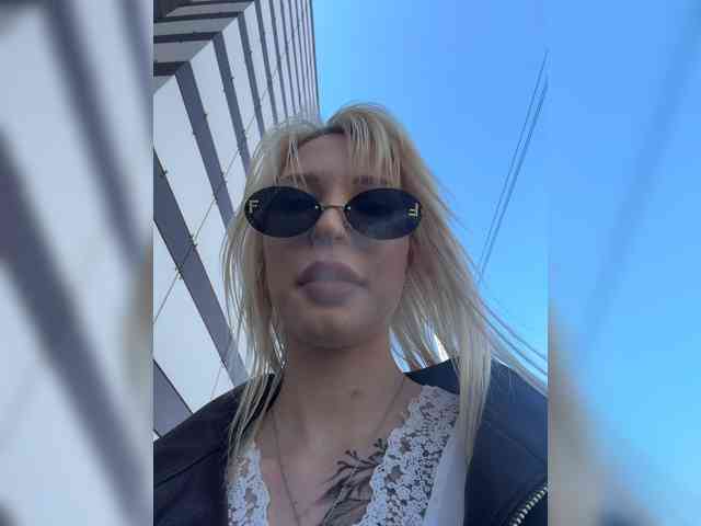 Cristi-Candy's chat room