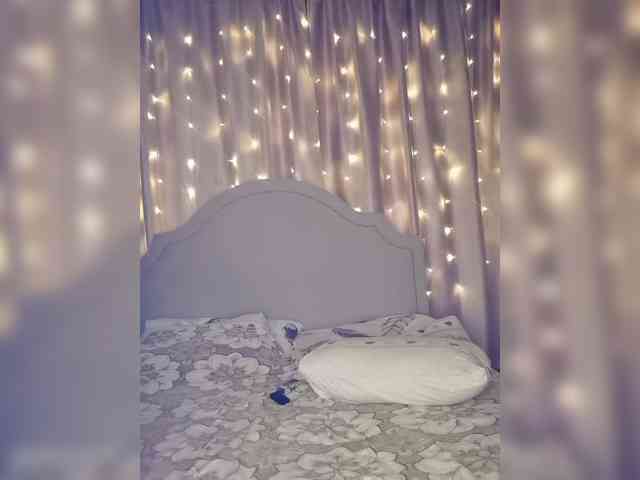 Her-Girl's chat room