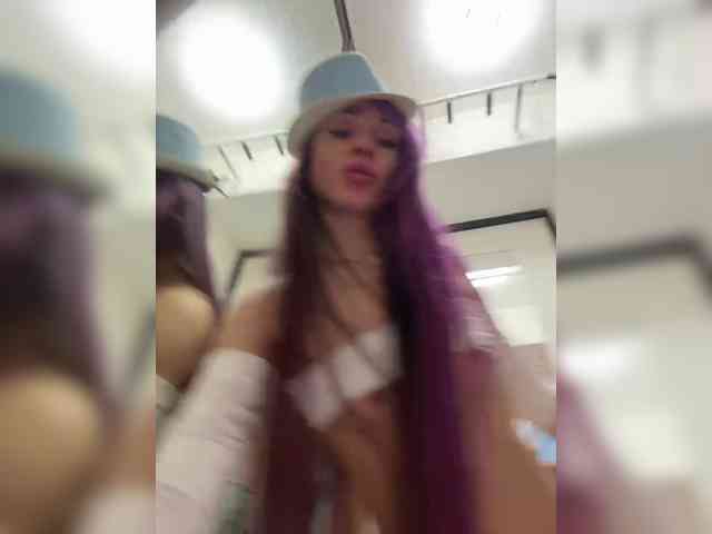 VIP17CoupleDream's chat room