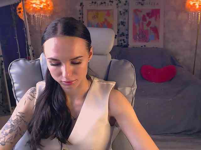 NicoleMerz's chat room