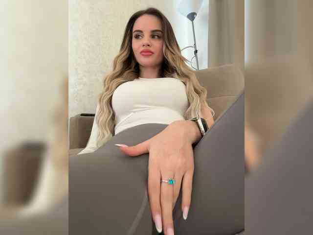 LedyMiya's chat room