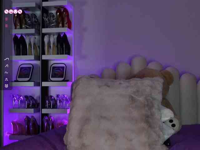 AngelaMyst's chat room
