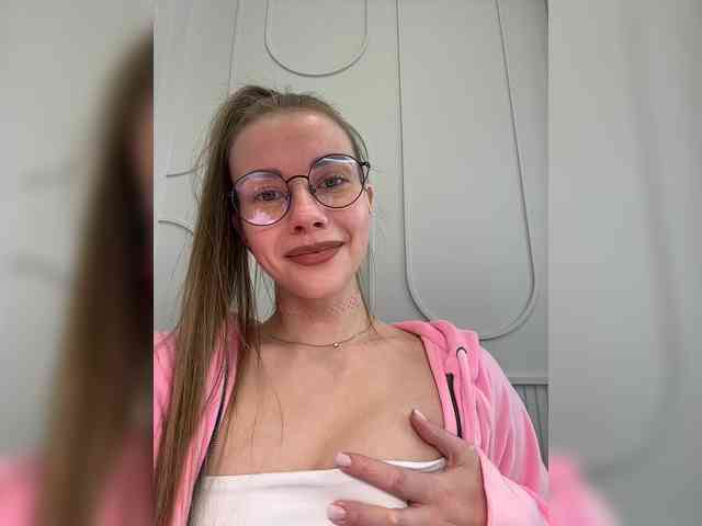 VikkiExtraCheese's chat room