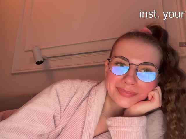 VikkiExtraCheese's chat room