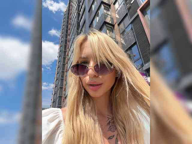Cristi-Candy's chat room