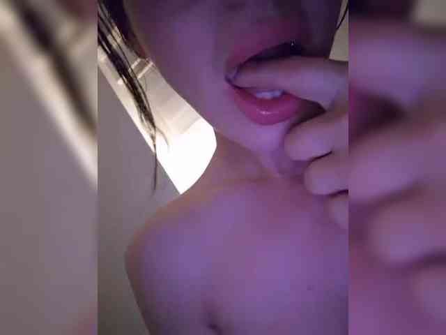 Sophie_Sonne's chat room