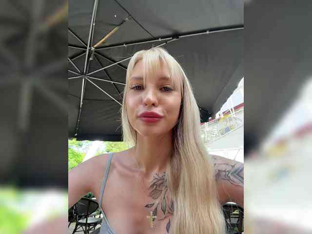 Cristi-Candy's chat room