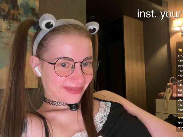 VikkiExtraCheese's chat room