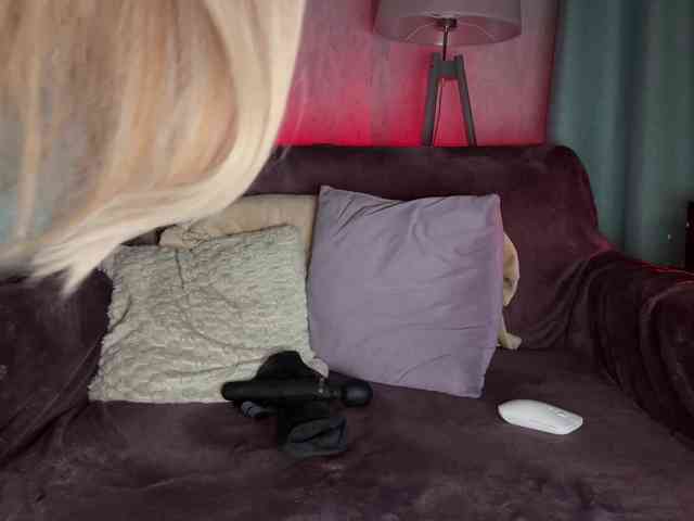 PinkFoxya's chat room