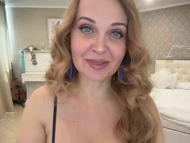Milf_Zabava's chat room