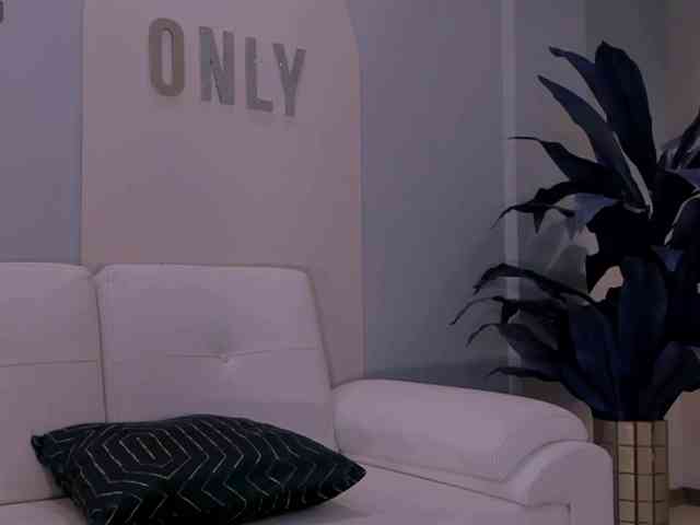 IsabellaMoretti's chat room