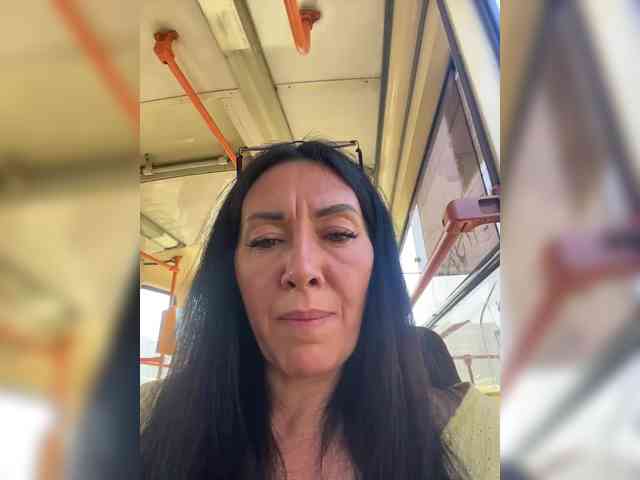 Karolina_Milf's chat room