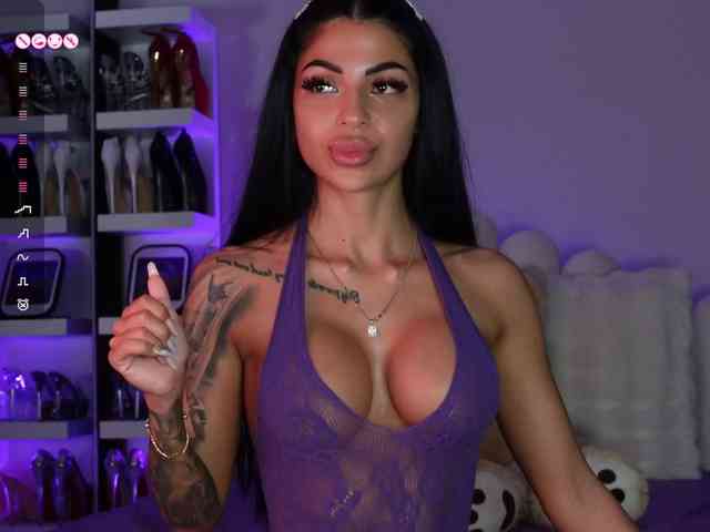 AngelaMyst's chat room