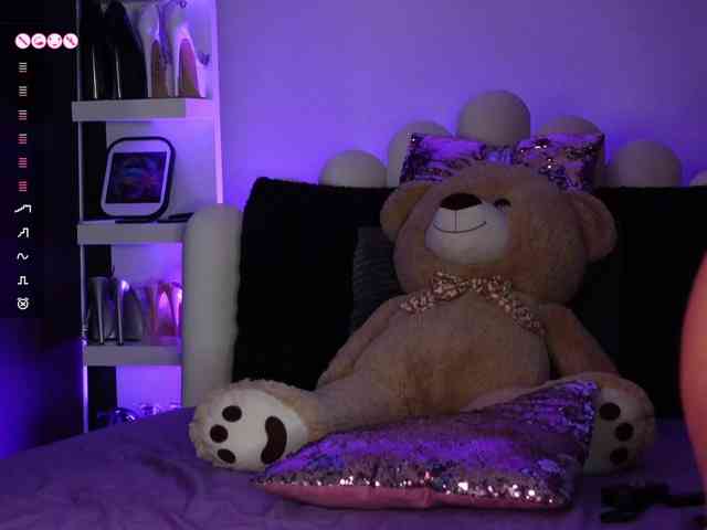 AngelaMyst's chat room