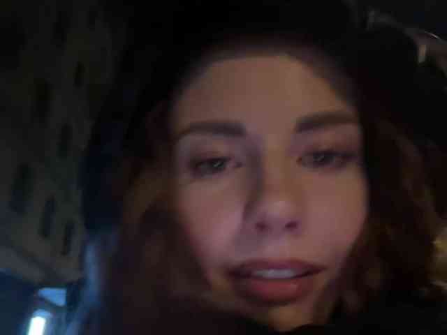 VikkiExtraCheese's chat room