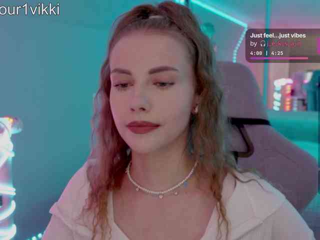 VikkiExtraCheese's chat room