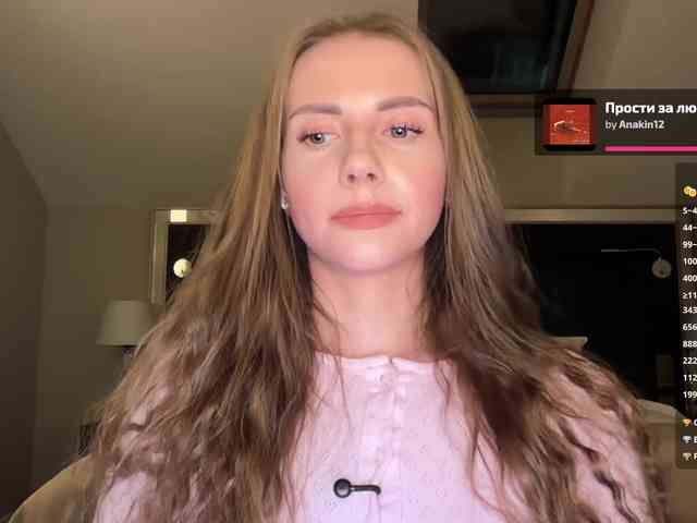 VikkiExtraCheese's chat room