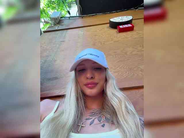Cristi-Candy's chat room