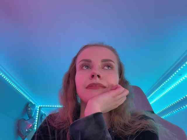 VikkiExtraCheese's chat room