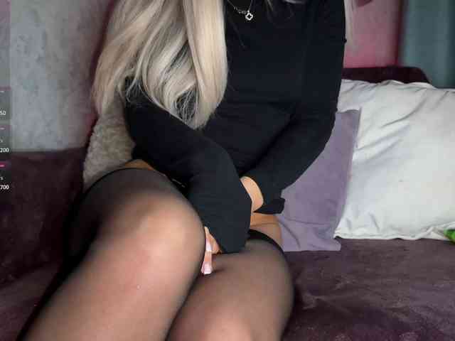 PinkFoxya's chat room