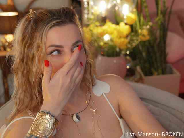 _Lady_M_'s chat room