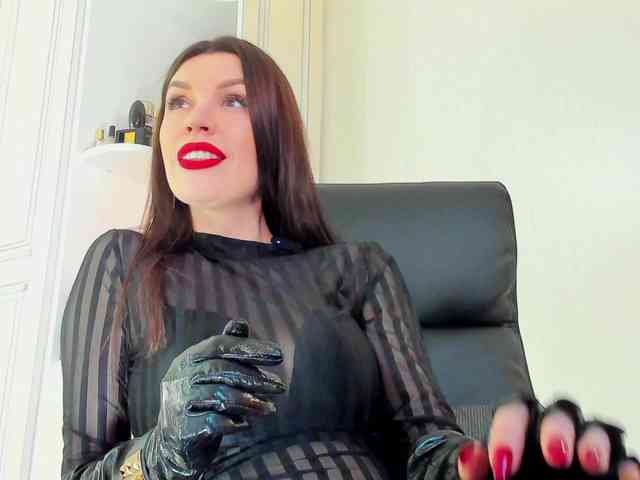Femdomheels's chat room