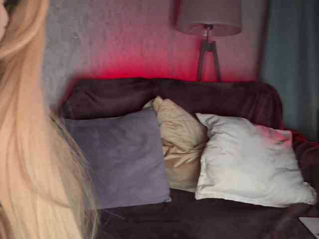 PinkFoxya's chat room