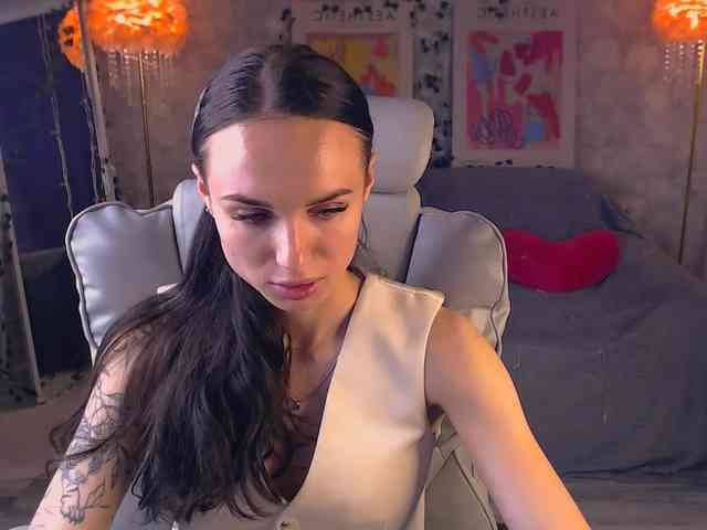 NicoleMerz's chat room