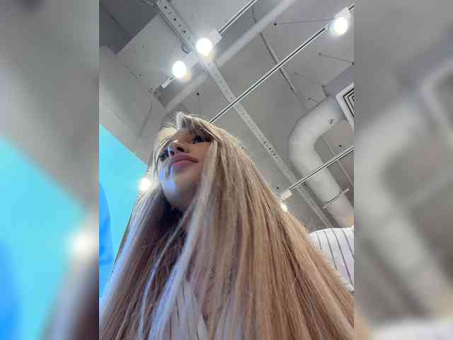 Cristi-Candy's chat room