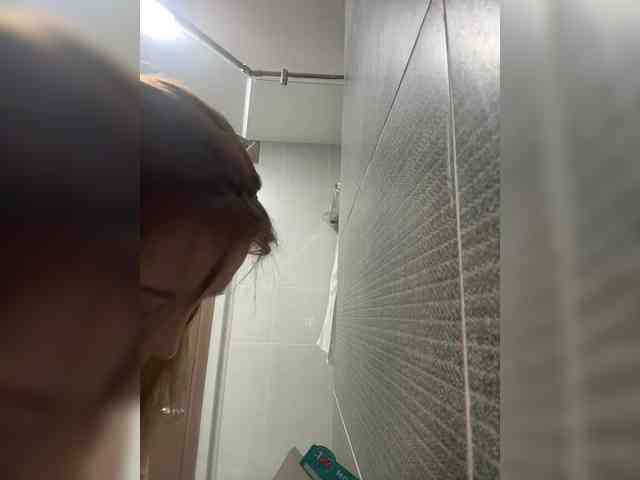 LittleDilara's chat room