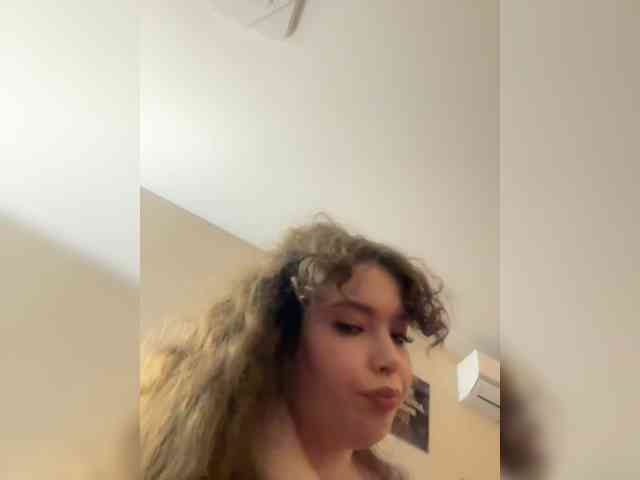 YourLadyyy's chat room