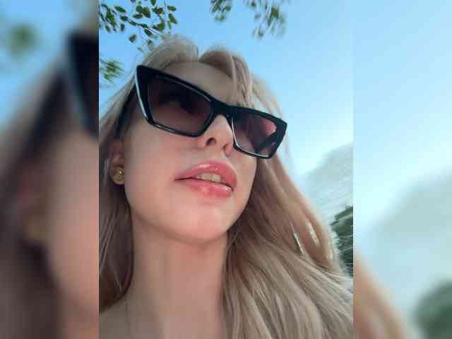 Cristi-Candy's chat room