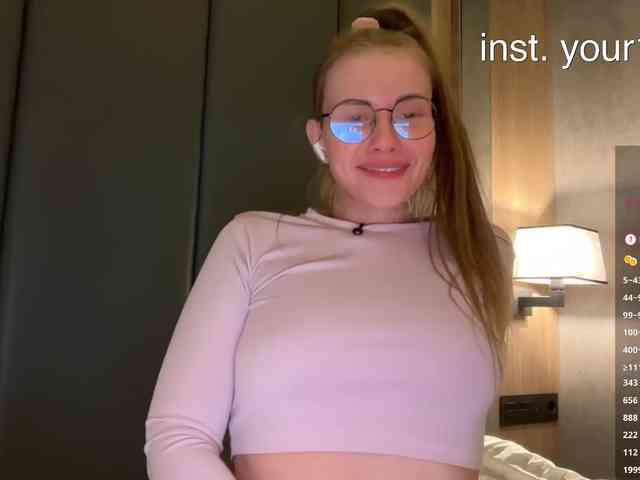 VikkiExtraCheese's chat room