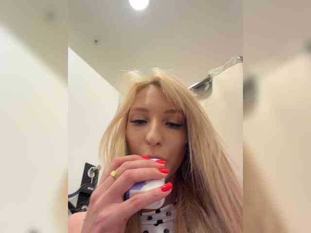Cristi-Candy's chat room
