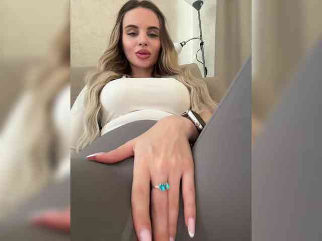 LedyMiya's chat room