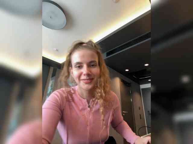 VikkiExtraCheese's chat room