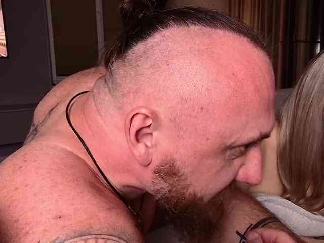 NIKI7377's chat room