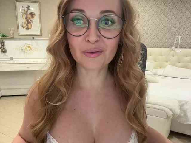 Milf_Zabava's chat room