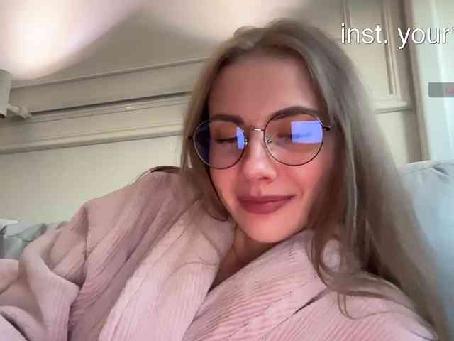 VikkiExtraCheese's chat room