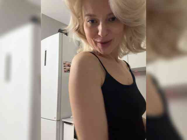 -Molly-'s chat room