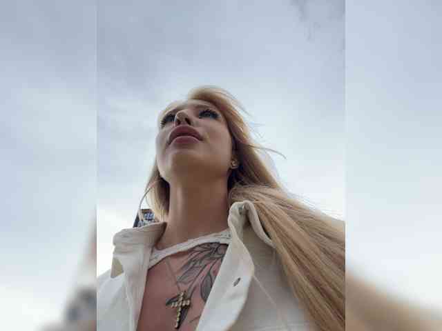 Cristi-Candy's chat room