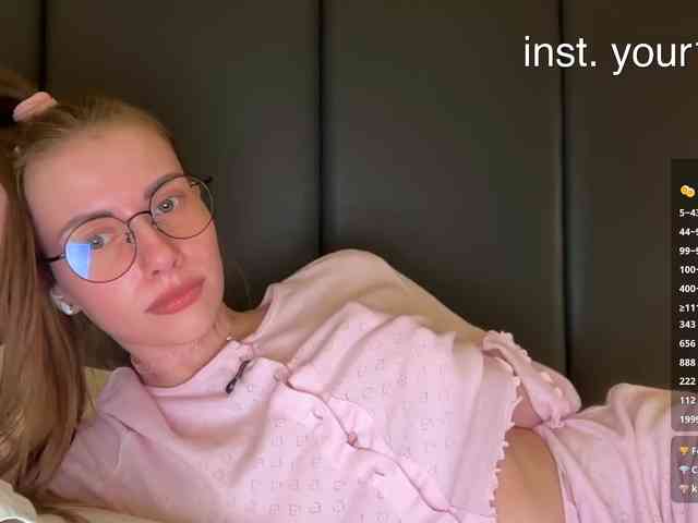 VikkiExtraCheese's chat room