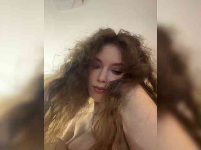 YourLadyyy's chat room